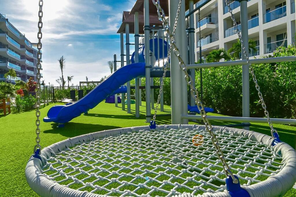 Apartment Vista Al Mar Lateral Panoramic View,spectacular Building,pools, Morros Zoe Ultimo Piso *